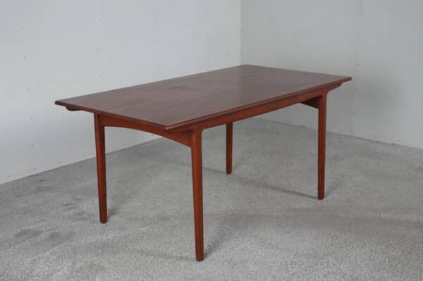 Spisebord i teak ala johannes andersen