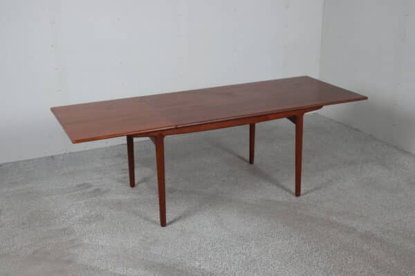 Spisebord i teak ala johannes andersen