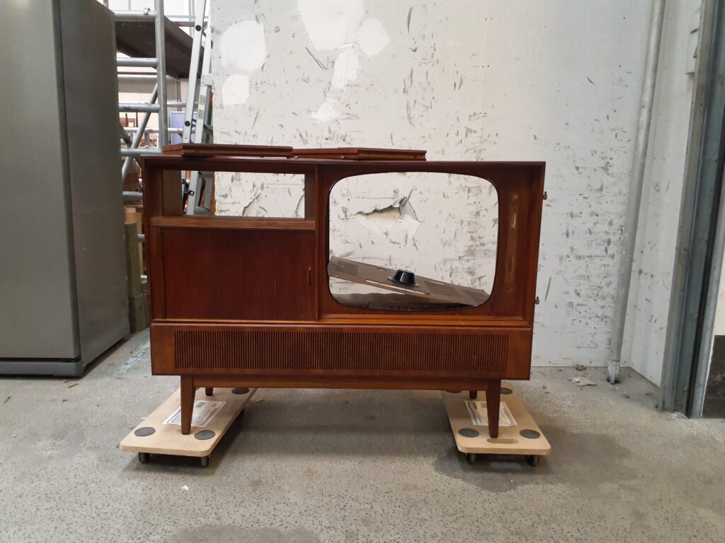 Vintage TV/radio møbel, bar, teak — billede 5