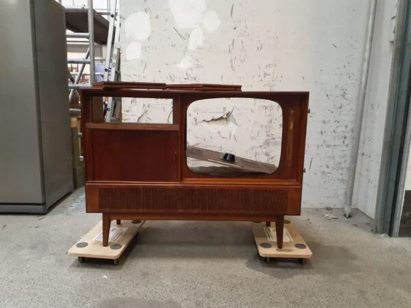 Vintage TV/radio møbel, bar, teak — billede 5