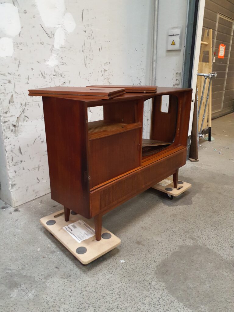 Vintage TV/radio møbel, bar, teak — billede 3
