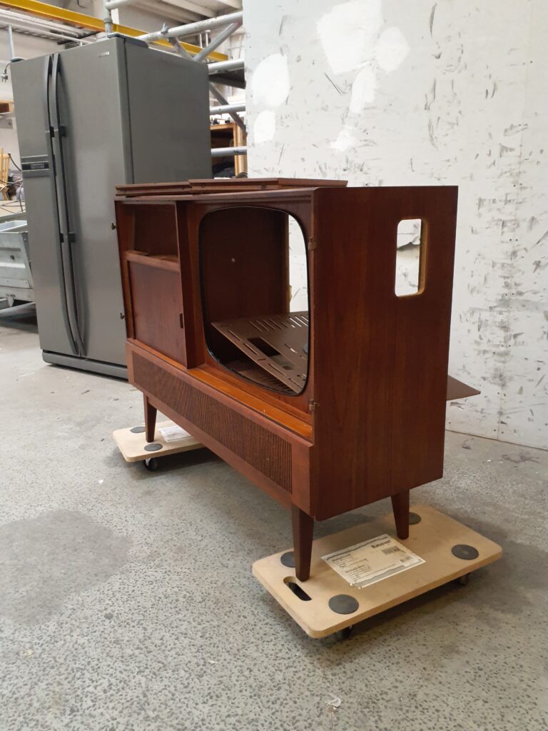 Vintage TV/radio møbel, bar, teak — billede 4
