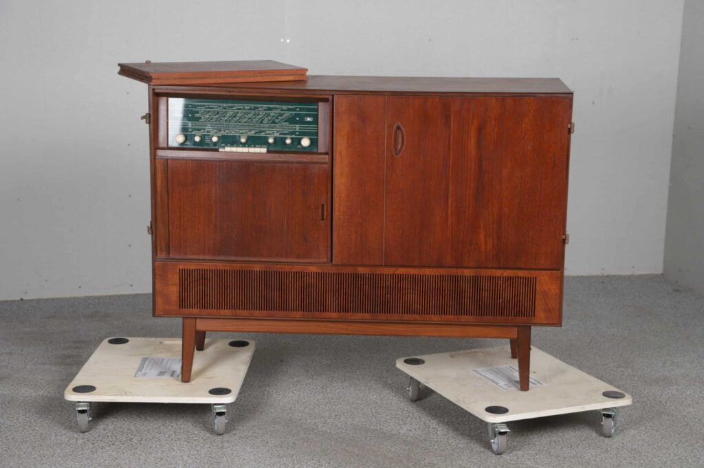 Vintage TV/radio møbel, bar, teak — billede 2