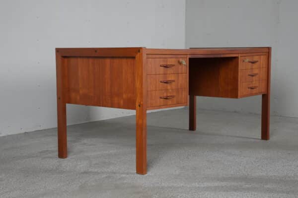 Skrivebord i teak