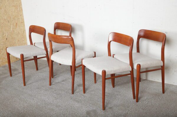 Fem spisestole af NO Møller model 75 i massiv teak