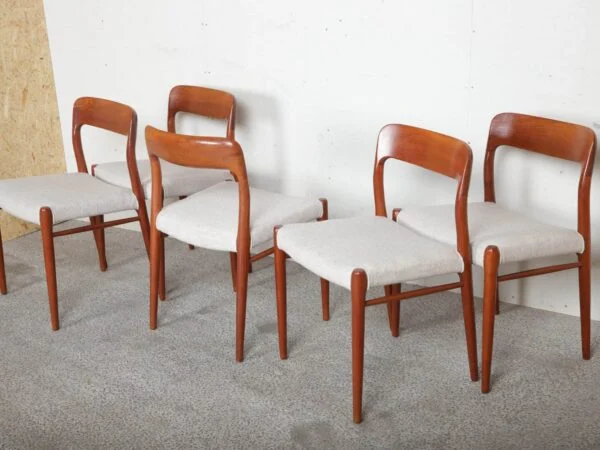 Fem spisestole af NO Møller model 75 i massiv teak — billede 3
