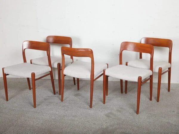 Fem spisestole af NO Møller model 75 i massiv teak
