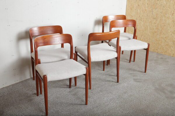 Fem spisestole af NO Møller model 75 i massiv teak