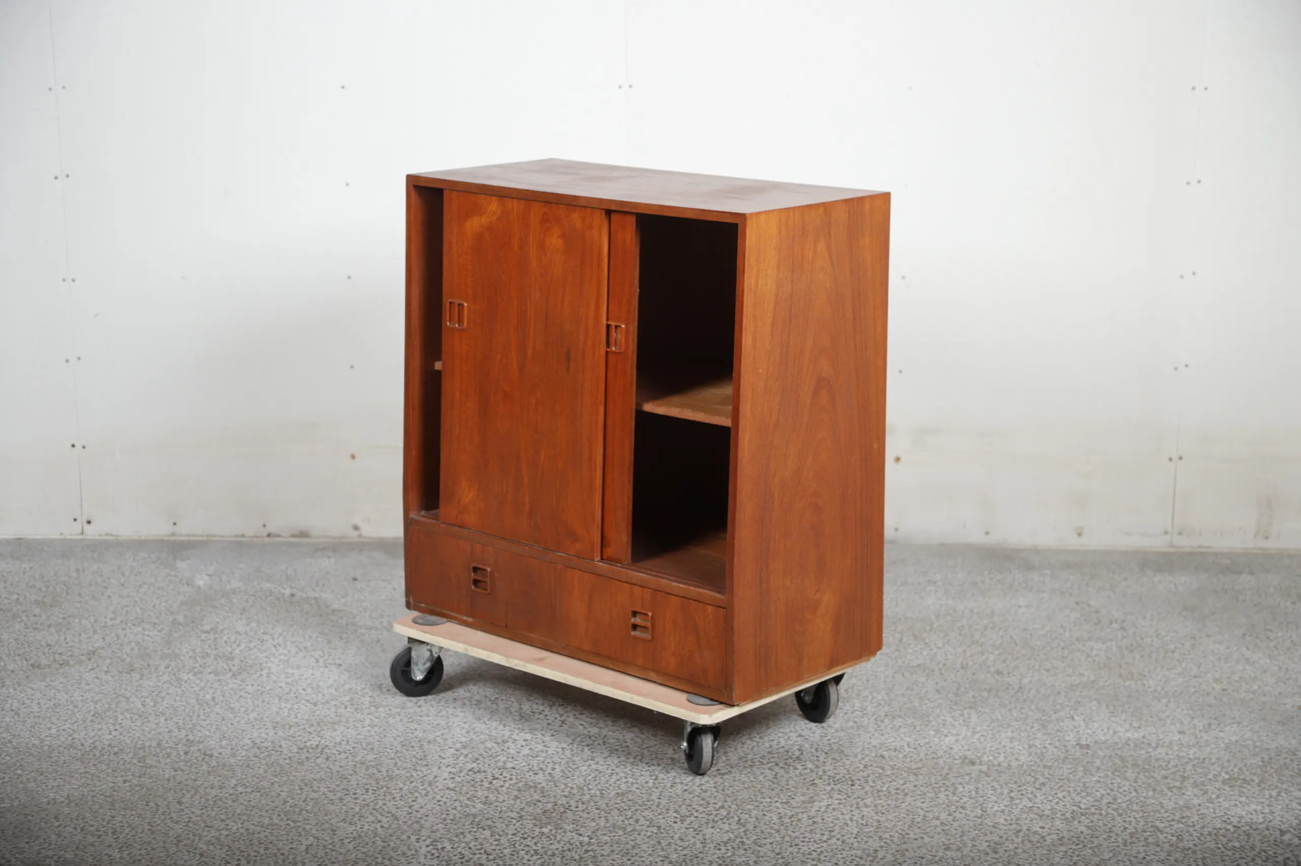 Lille skab/skænk, teak