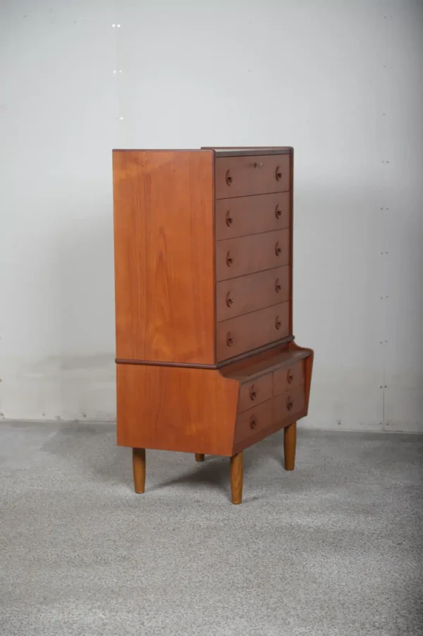 Høj kommode med ni skuffer, teak