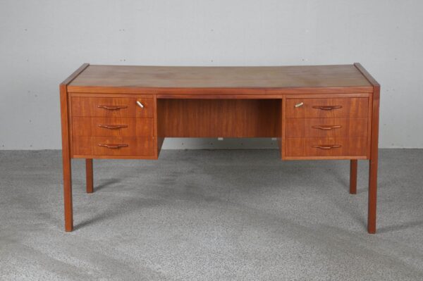 Skrivebord i teak