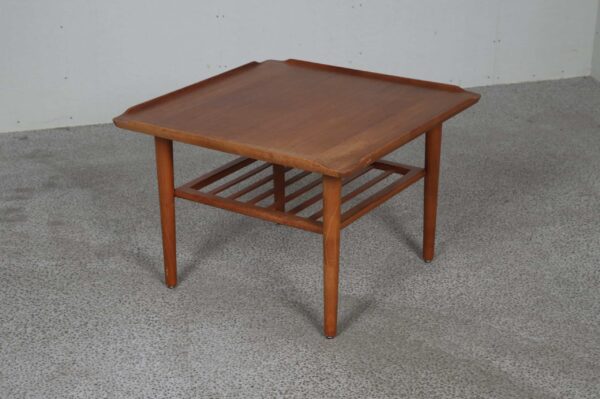 Sofabord af teak, plade med kehlet kant