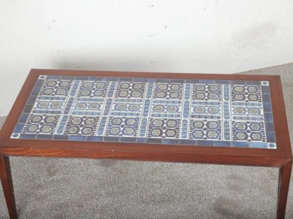 Sofabord med Royal Copenhagen kakler