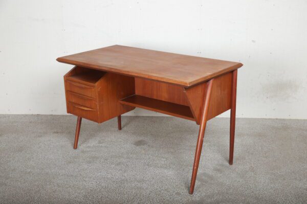 Skrivebord i teak, Tibergaard