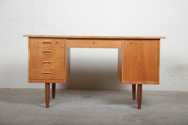 Skrivebord i teak