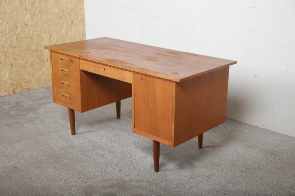 Skrivebord i teak