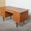 Skrivebord i teak