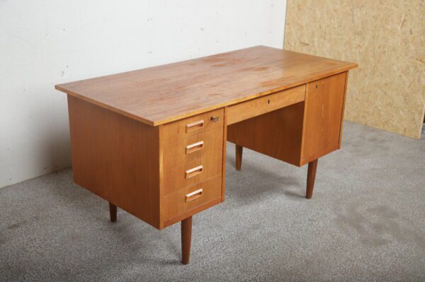 Skrivebord i teak