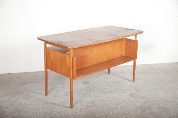 Skrivebord i teak, Tibergaard