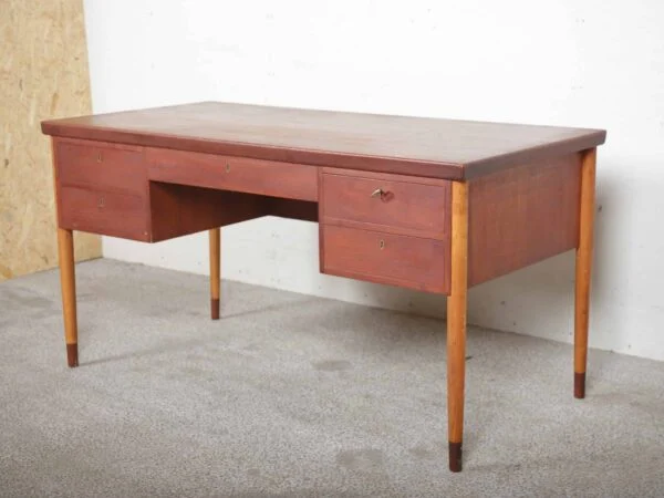 Skrivebord med fem skuffer, teak — billede 2