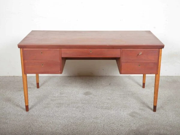 Skrivebord med fem skuffer, teak