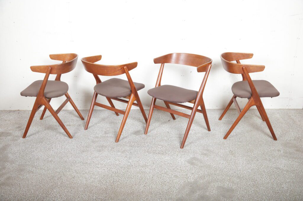 Fire spisestole i teak af Helge Sibast, model no9