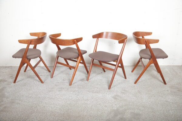 Fire spisestole i teak af Helge Sibast, model no9