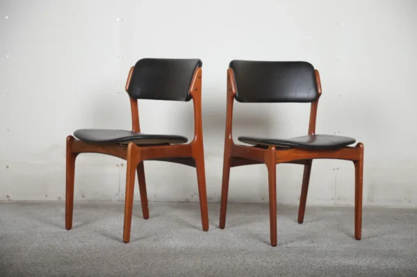 To spisestole, Erik Buch, Model 49, palisander