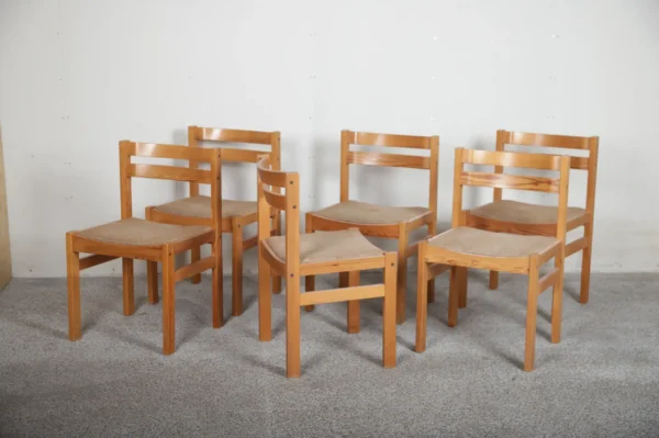Seks spisestole i fyrretræ