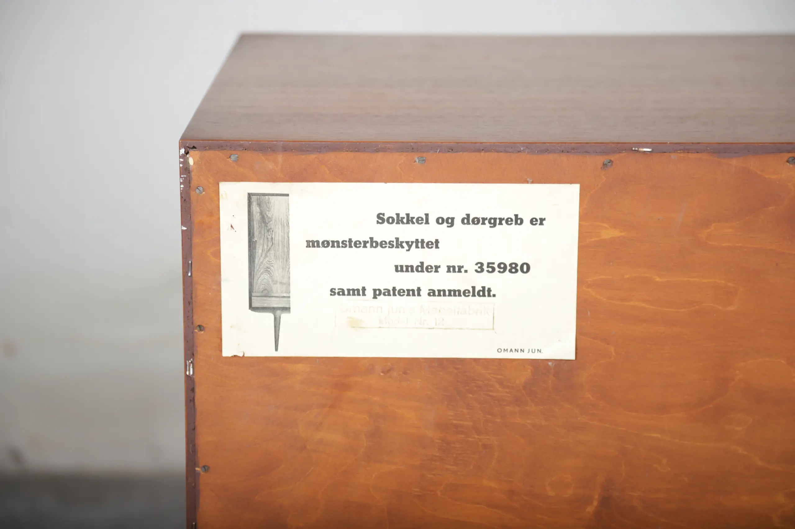 Lav skænk i teak, Omann jr, Model nr 12