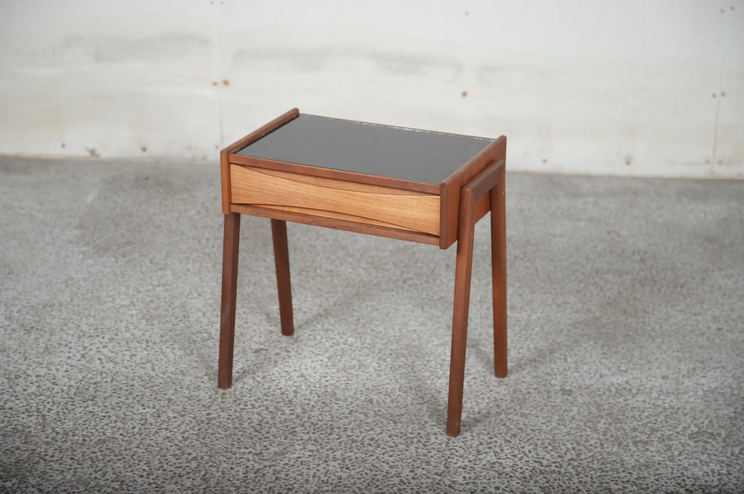 Natbord med sort glasplade, teak