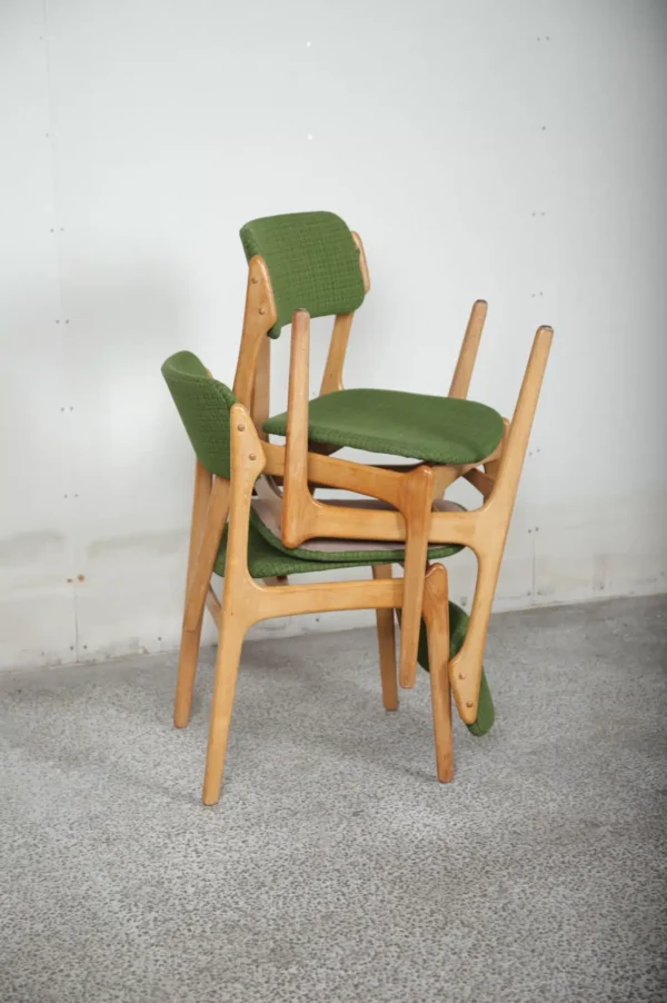 Tre spisestole i egetræ af Erik Buch, model 50 for O D. Møbler