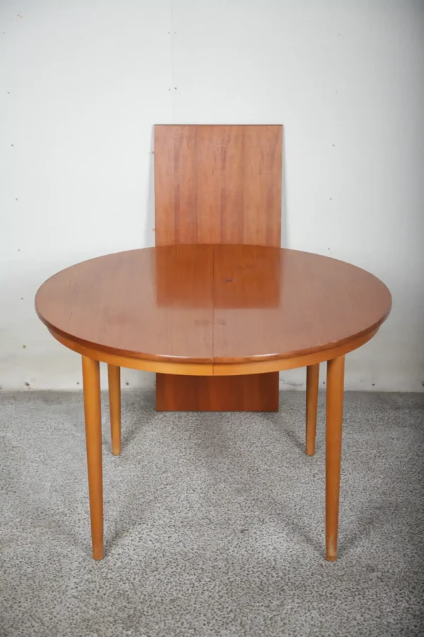 Rundt spisebord i teak, diameter 110, én tillægsplade, Farstrup