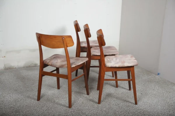 Fire spisestole i teak