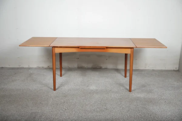 Spisebord med hollandsk udtræk i teak