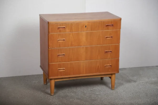 Kommode med fire brede skuffer, teak