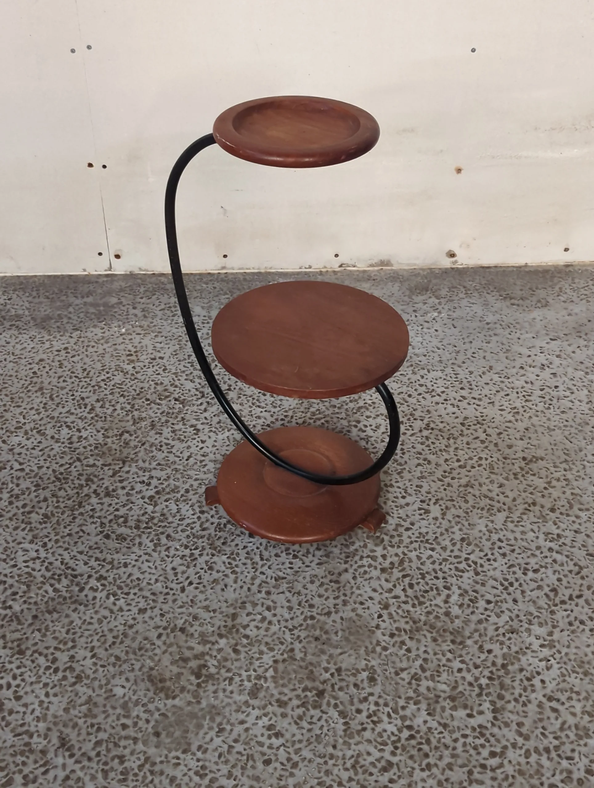 Skulpturel planteholder, teak
