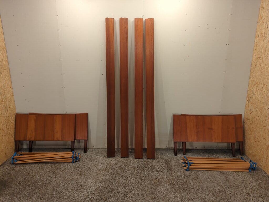 To sengerammer/daybeds i teak