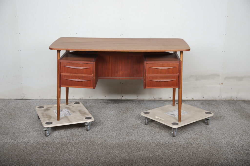 Tibergaard Skrivebord, teak, til renovering, Tibergaard — billede 2