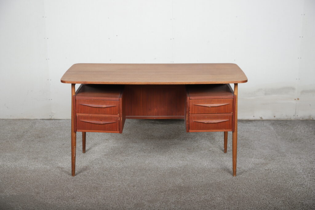 Tibergaard Skrivebord, teak, til renovering, Tibergaard