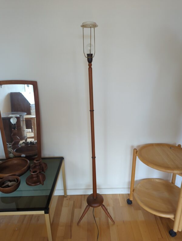 Standerlampe i teak