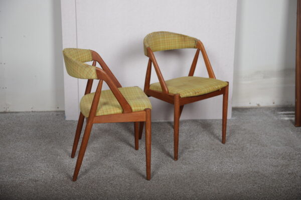 To spisestole i teak af Kai Kristiansen, model 31