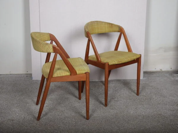 To spisestole i teak af Kai Kristiansen, model 31