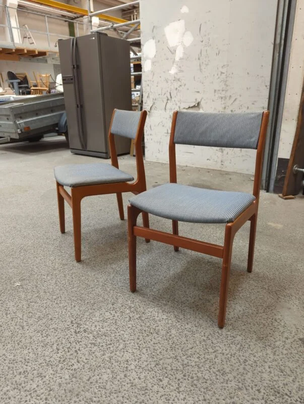 To spisestole i massiv teak