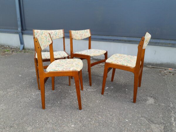 Fire spisestole, teak