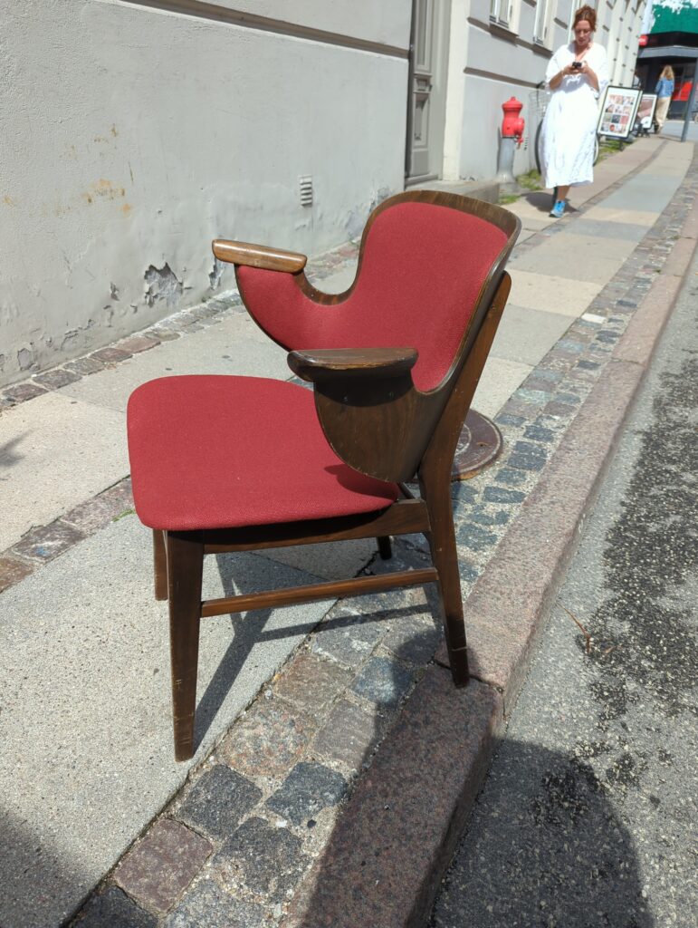 Hans Olsen, Gesture Chair Armstol, minder om Hans Olsen, Gesture Chair