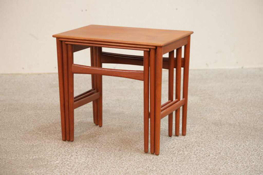 Hans J. Wegner/ Andreas Tuck. Model AT40 Indskudsborde i teak, Hans J. Wegner/ Andreas Tuck. Model AT40 — billede 2