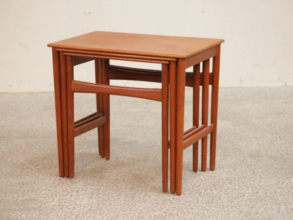 Hans J. Wegner/ Andreas Tuck. Model AT40 Indskudsborde i teak, Hans J. Wegner/ Andreas Tuck. Model AT40 — billede 2