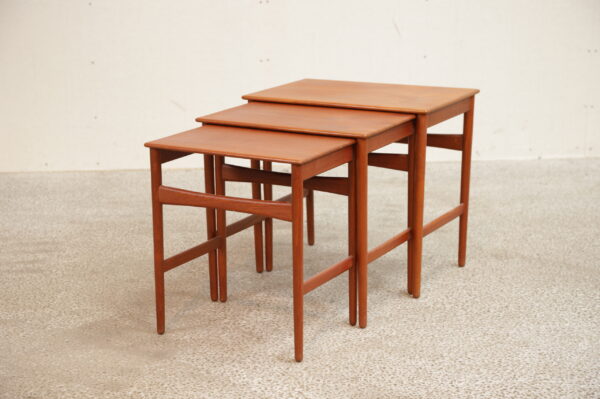 Indskudsborde i teak, Hans J. Wegner/ Andreas Tuck. Model AT40