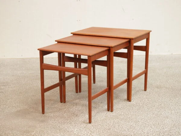 Indskudsborde i teak, Hans J. Wegner/ Andreas Tuck. Model AT40